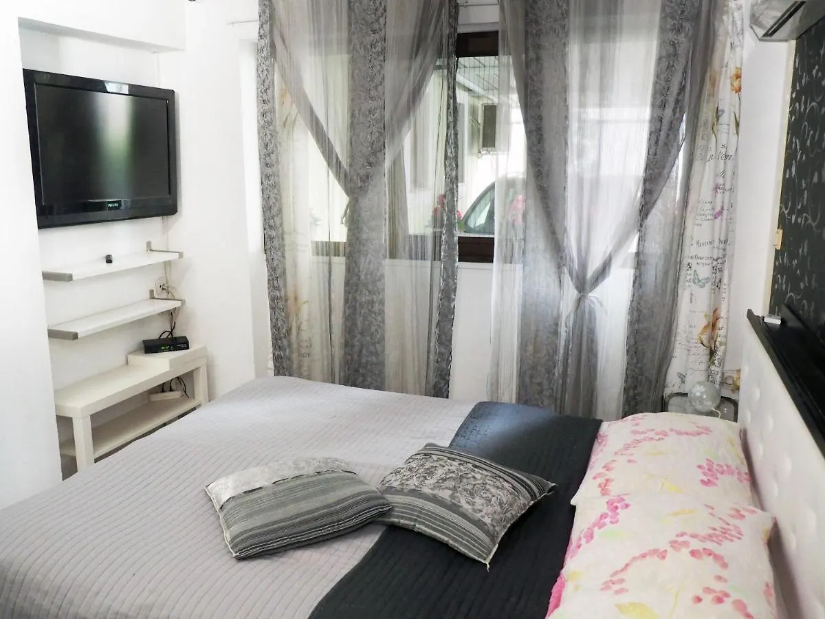 Mini Budget Studio Apartment Pula